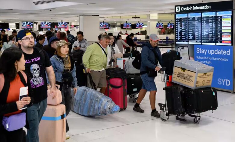 Passagers à l'aéroport de Sydney attendant un vol retardé en novembre